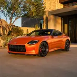 Luminous Gold-Orange-Red vehicle appearance reference